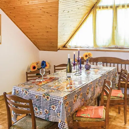 Stunning In Abrahamhegy W/ Wifi And 2 Bedrooms Apartmán *