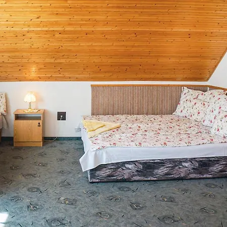 Stunning In Abrahamhegy W/ Wifi And 2 Bedrooms Apartman