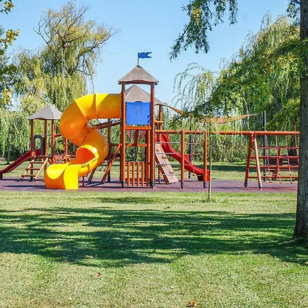 Stunning In Abrahamhegy W/ Wifi And 2 Bedrooms Balatonfenyves
